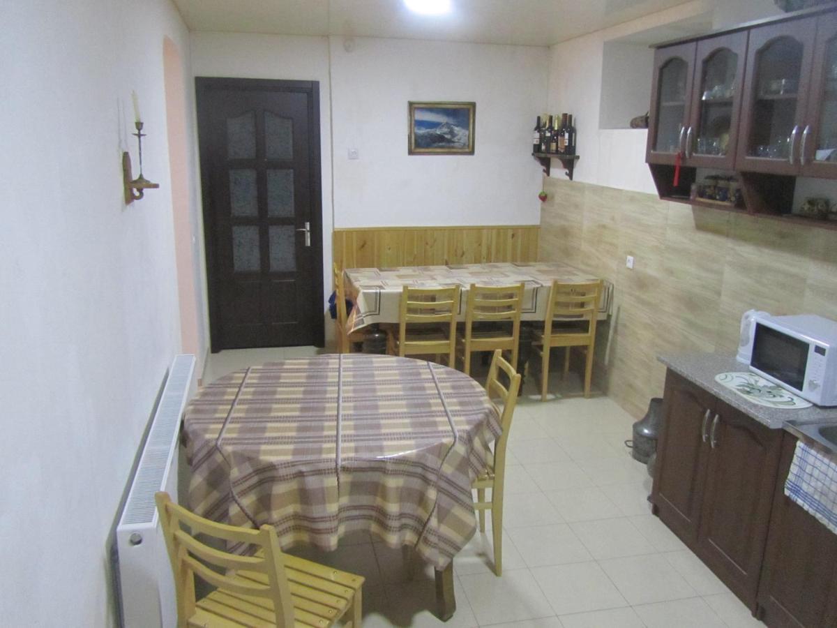 Guest House Lela Rezo Kazbegi Dış mekan fotoğraf